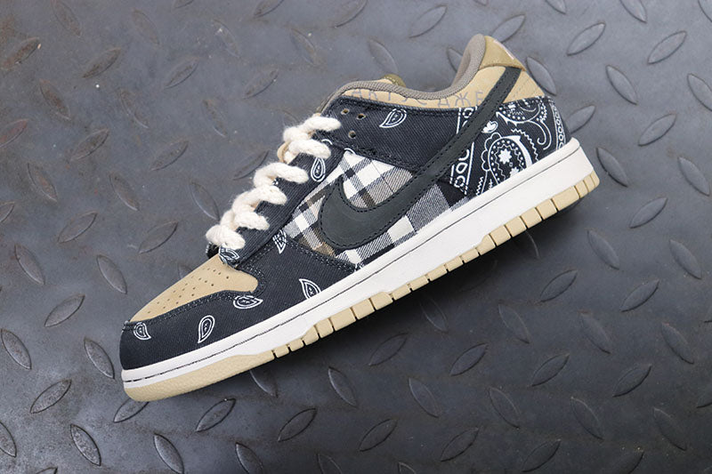 Nike x Travis Scott SB Dunk Low sneakers