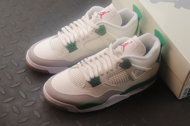 SB x Air Jordan 4 “Pine Green”