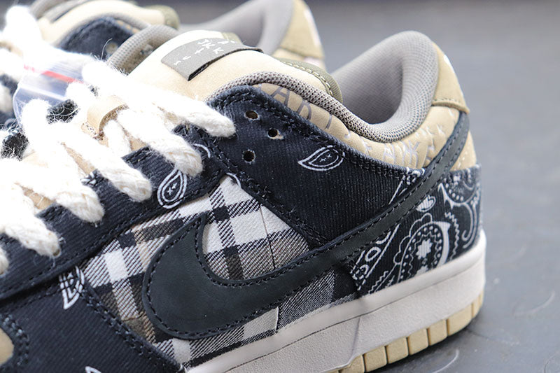 Nike x Travis Scott SB Dunk Low sneakers