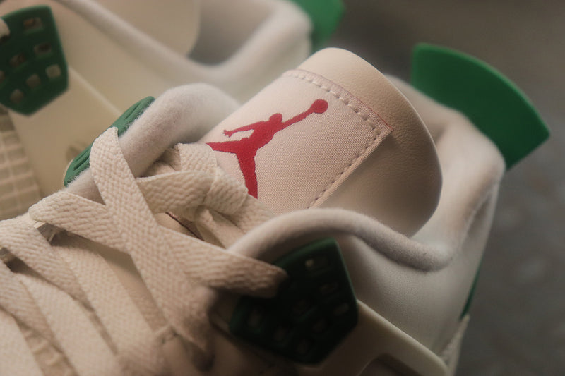 SB x Air Jordan 4 “Pine Green”