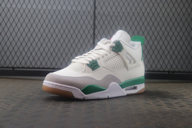 SB x Air Jordan 4 “Pine Green”