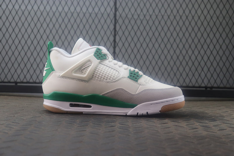 SB x Air Jordan 4 “Pine Green”