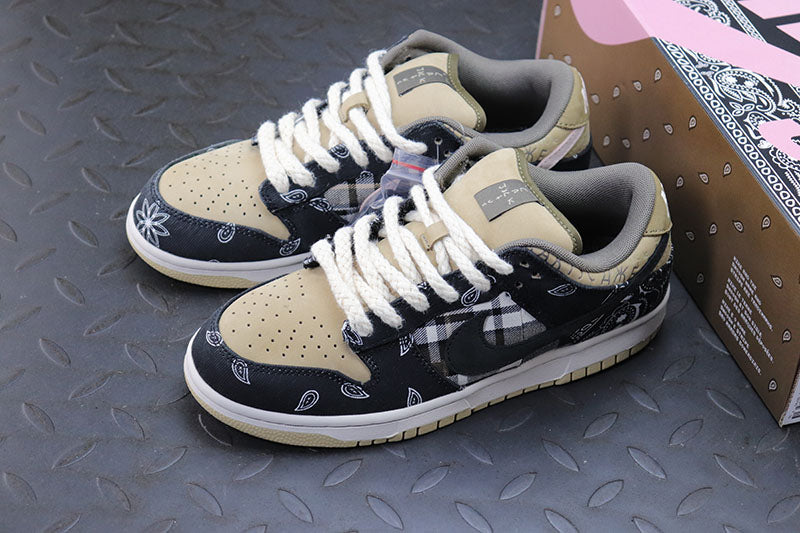 Nike x Travis Scott SB Dunk Low sneakers