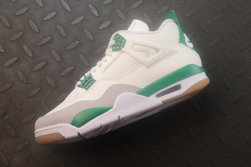 SB x Air Jordan 4 “Pine Green”