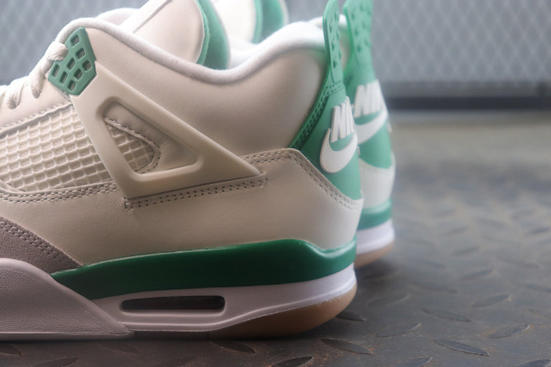 SB x Air Jordan 4 “Pine Green”